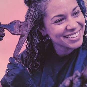 Grijs haar bij afrohaar: natuurlijke alternatieven voor chemische haarverf