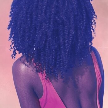 Geen 10-stappen routine, slechts een paar handelingen: het ware geheim van Braziliaanse vrouwen met gezond kroeshaar