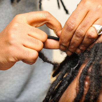 4 KAPSALONS GESPECIALISEERD IN LOCKS